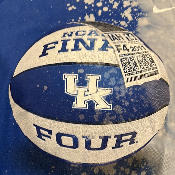 One of a kind NIKE Kentucky basketball tshirt. Size large. - Picture 3 of 6